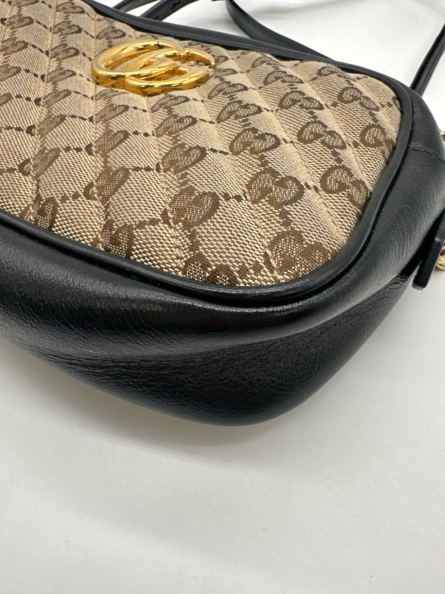 Crossbody Luxury Designer By Gucci, Size: Small