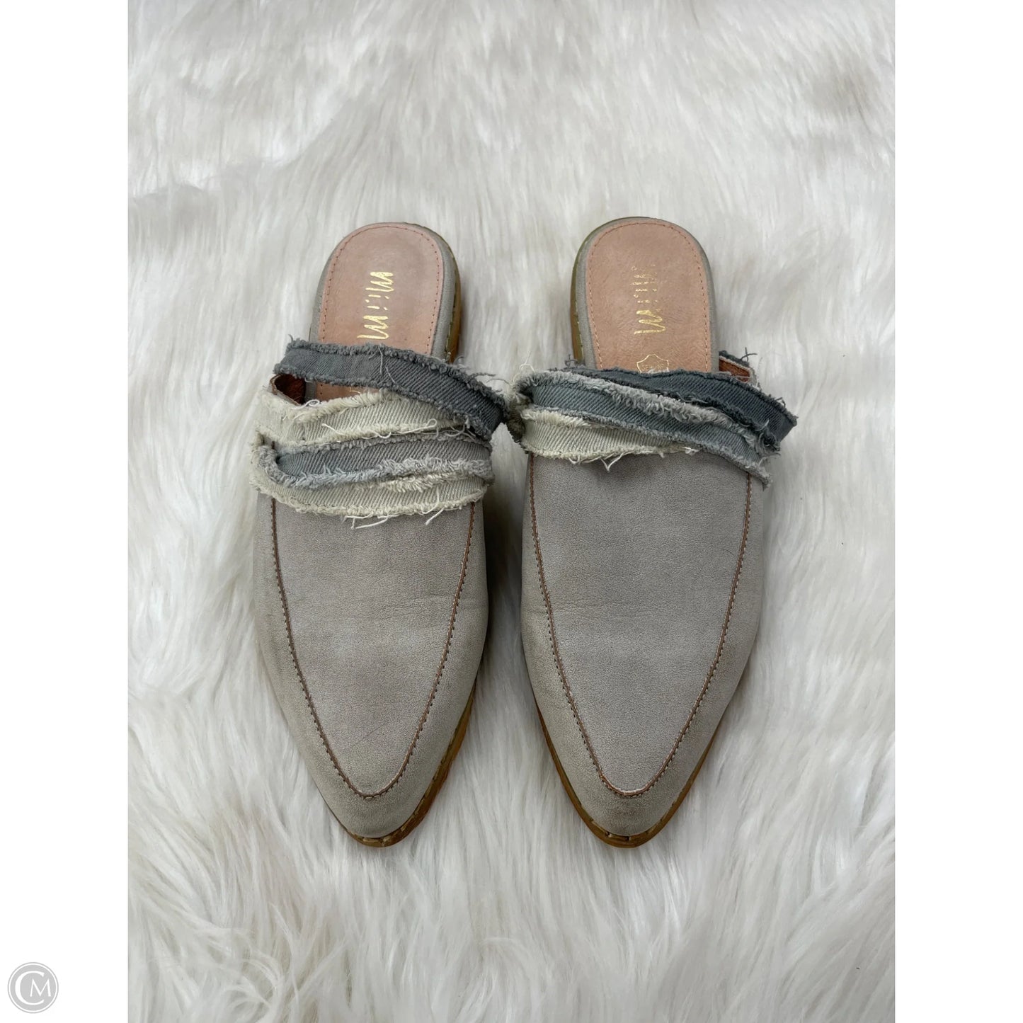 Shoes Flats By Cmc In Grey, Size: 9