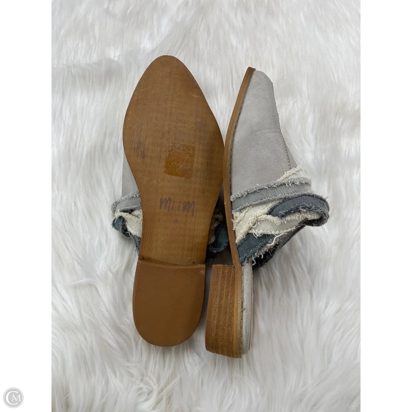 Shoes Flats By Cmc In Grey, Size: 9