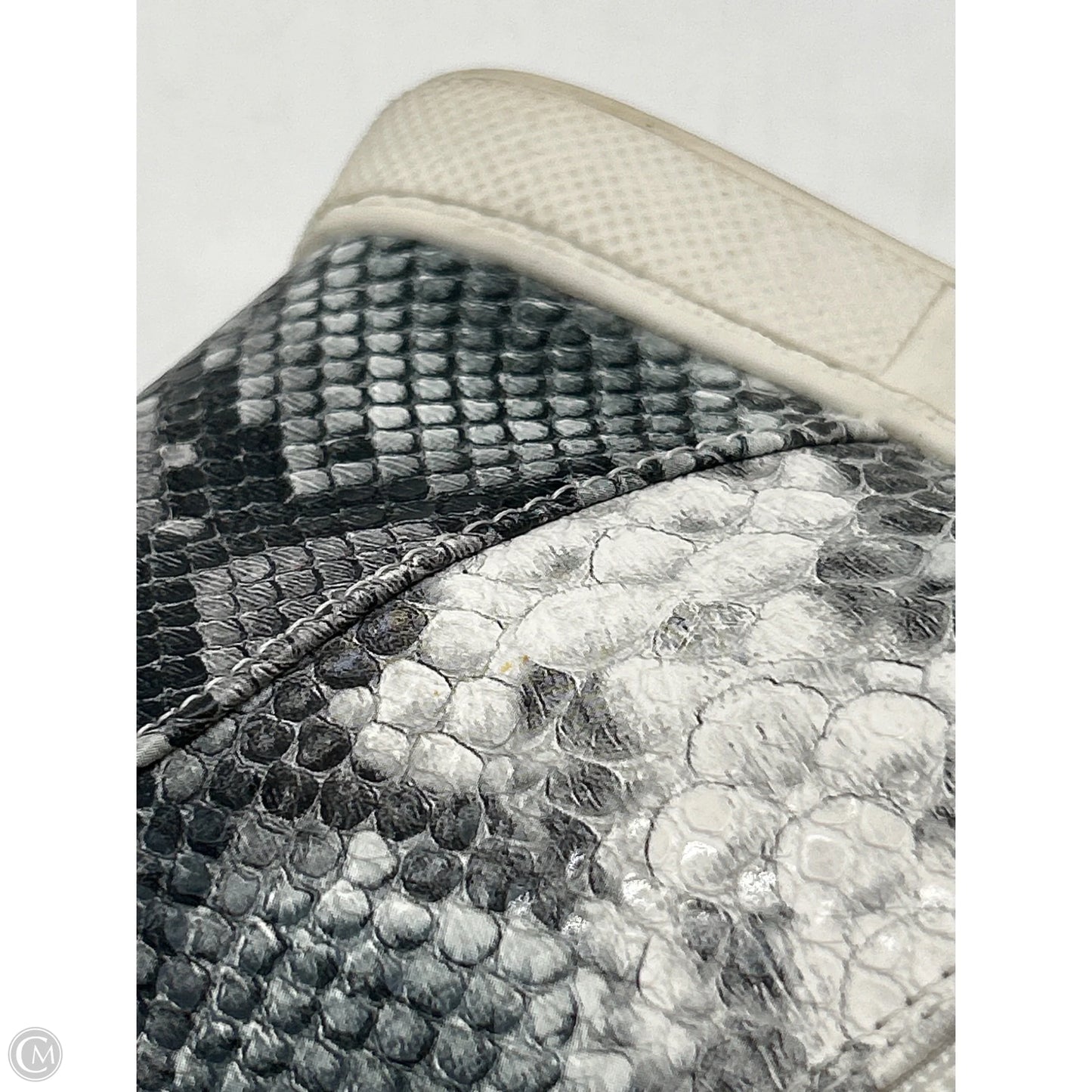 Shoes Sneakers By Clothes Mentor In Snakeskin Print, Size: 8