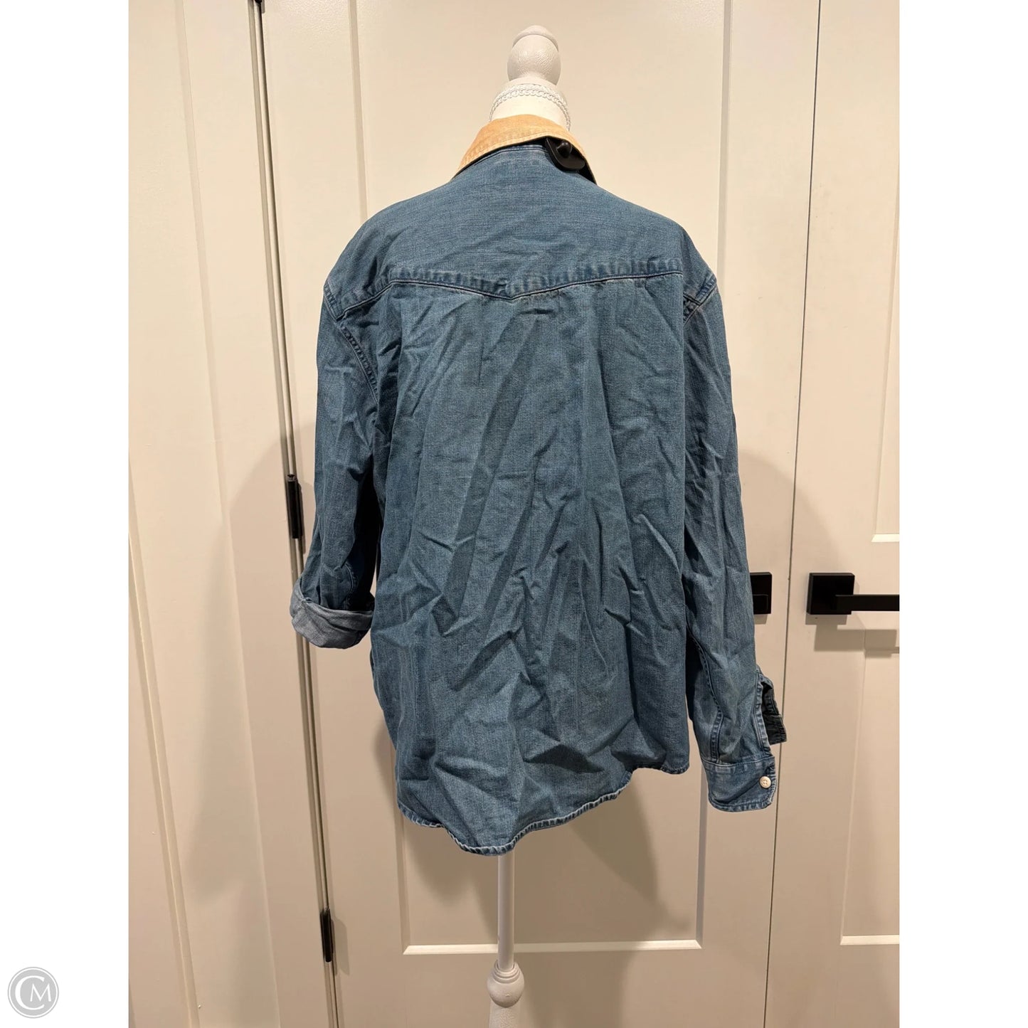 Top Long Sleeve By Levis In Blue Denim, Size: L