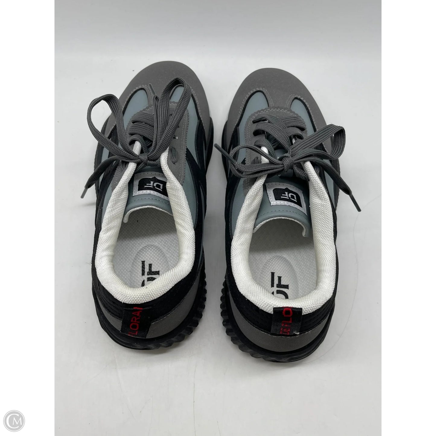 Shoes Sneakers By Clothes Mentor In Grey, Size: 10