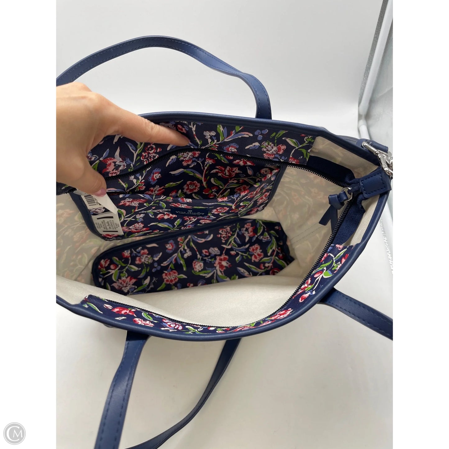 Handbag By Vera Bradley, Size: Small