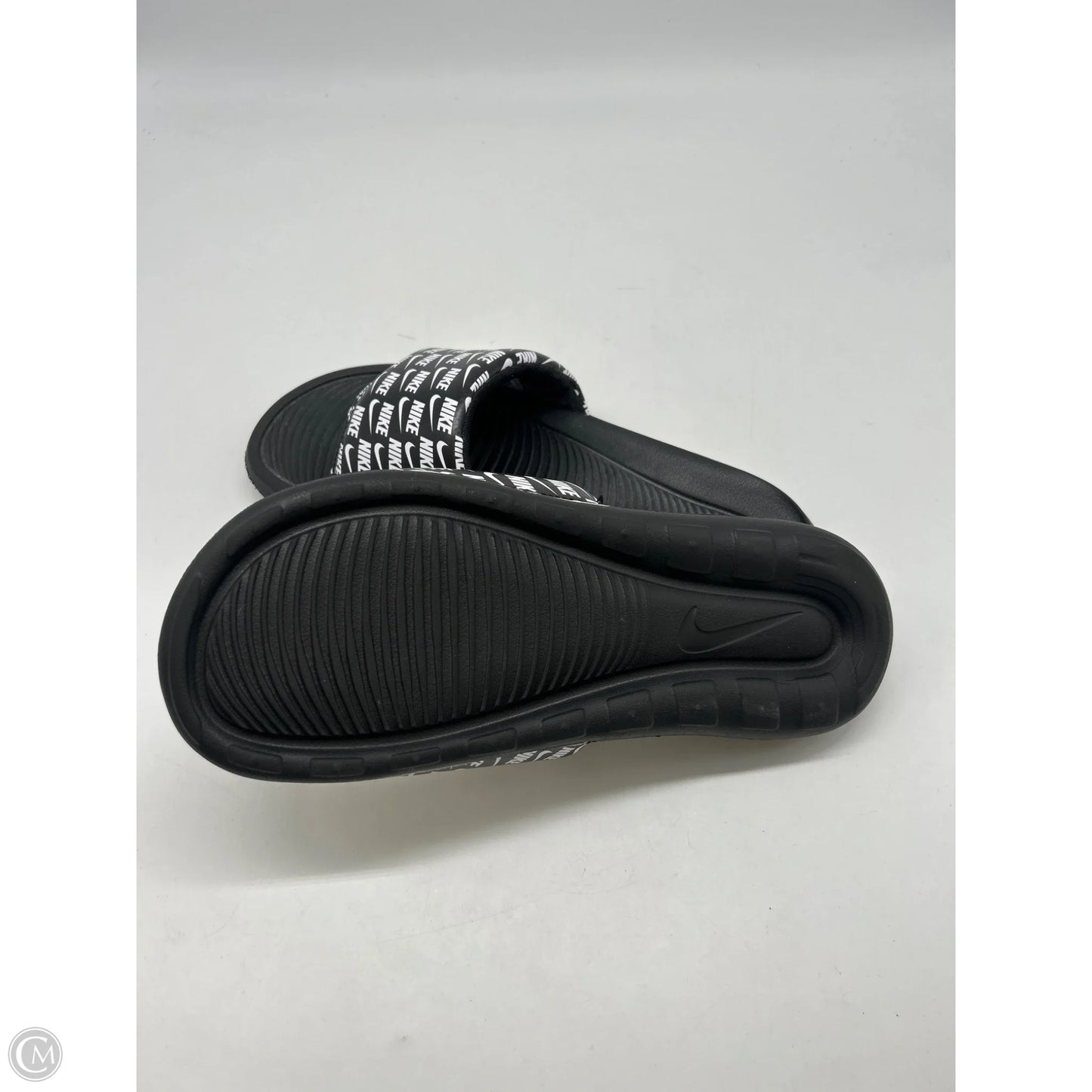 Sandals Flats By Nike In Black, Size: 7