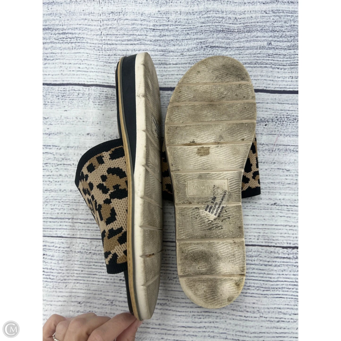 Sandals Flats By Adam Tucker In Animal Print, Size: 9.5