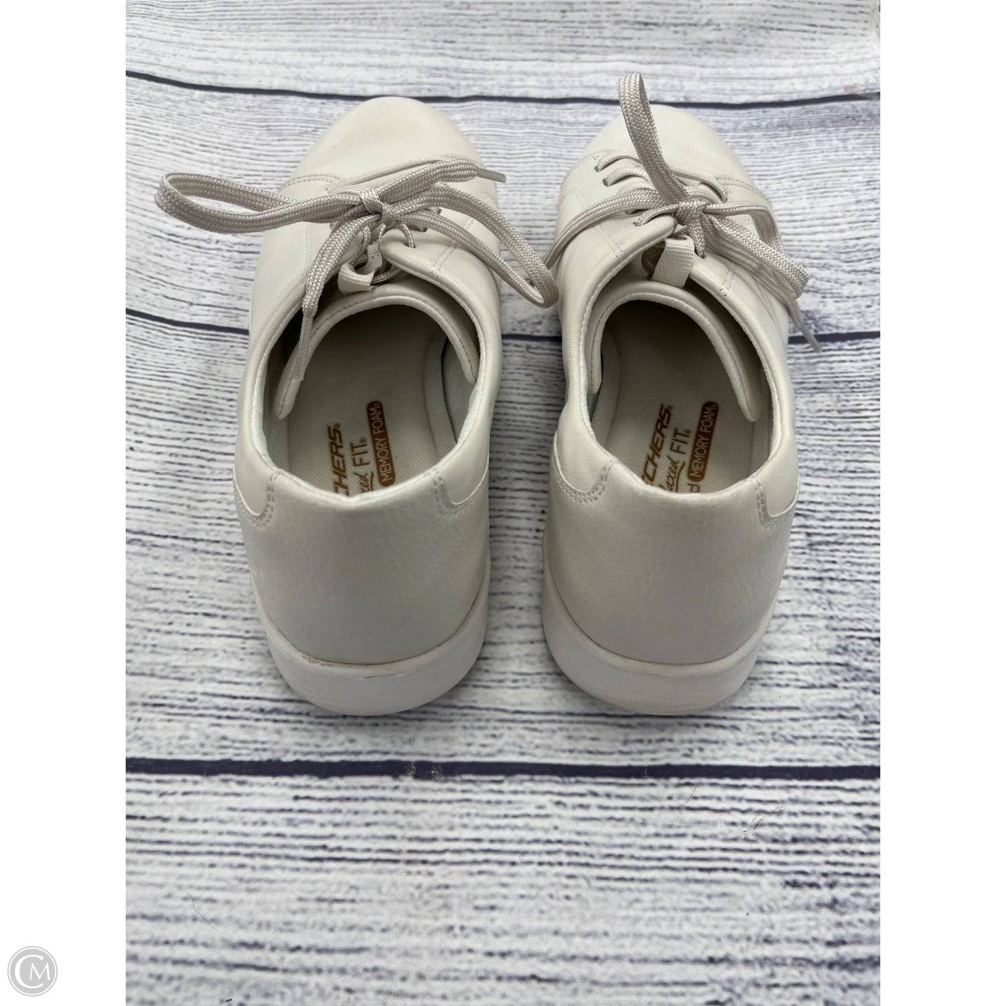 Shoes Sneakers By Skechers In Cream, Size: 10