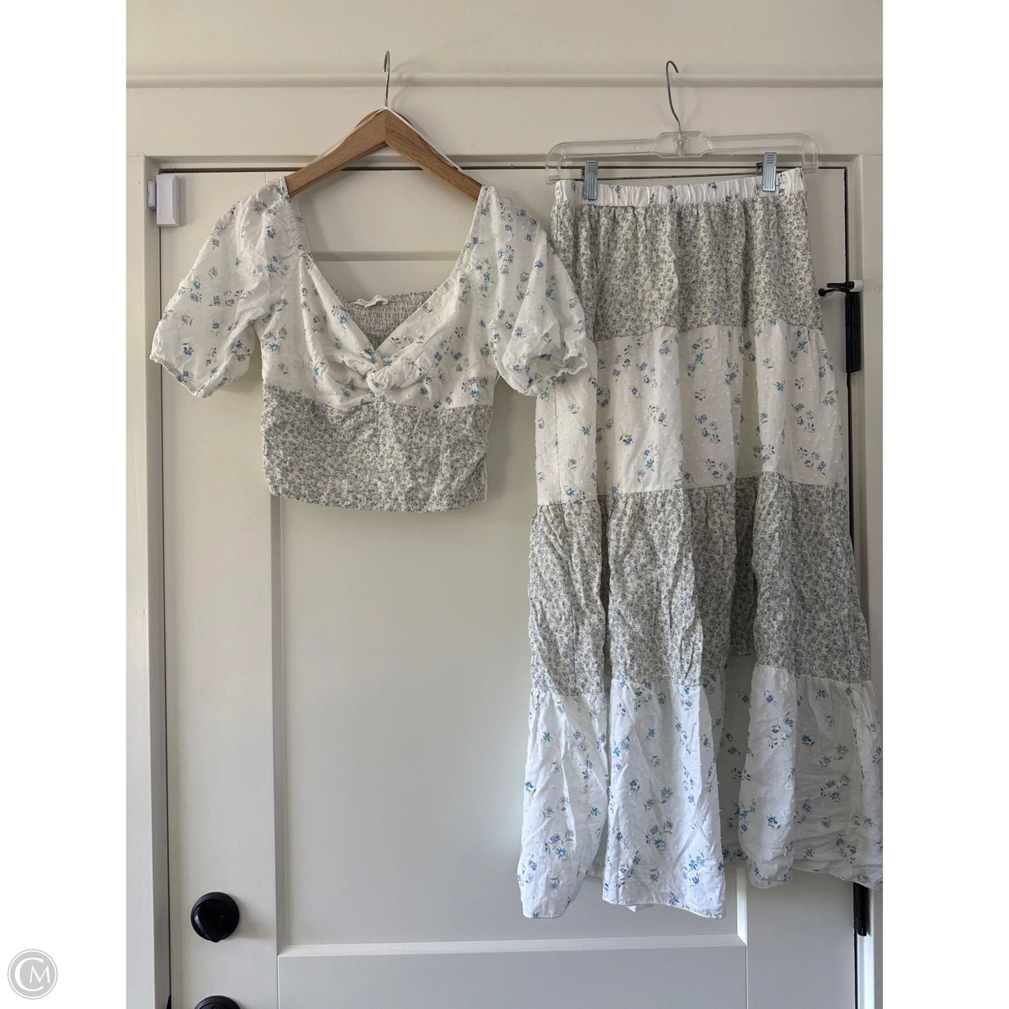 Top Short Sleeve By Clothes Mentor In Floral Print, Size: S