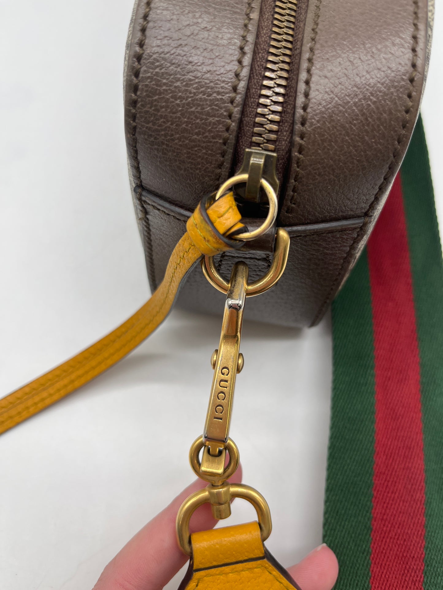 Crossbody Luxury Designer By Gucci, Size: Small
