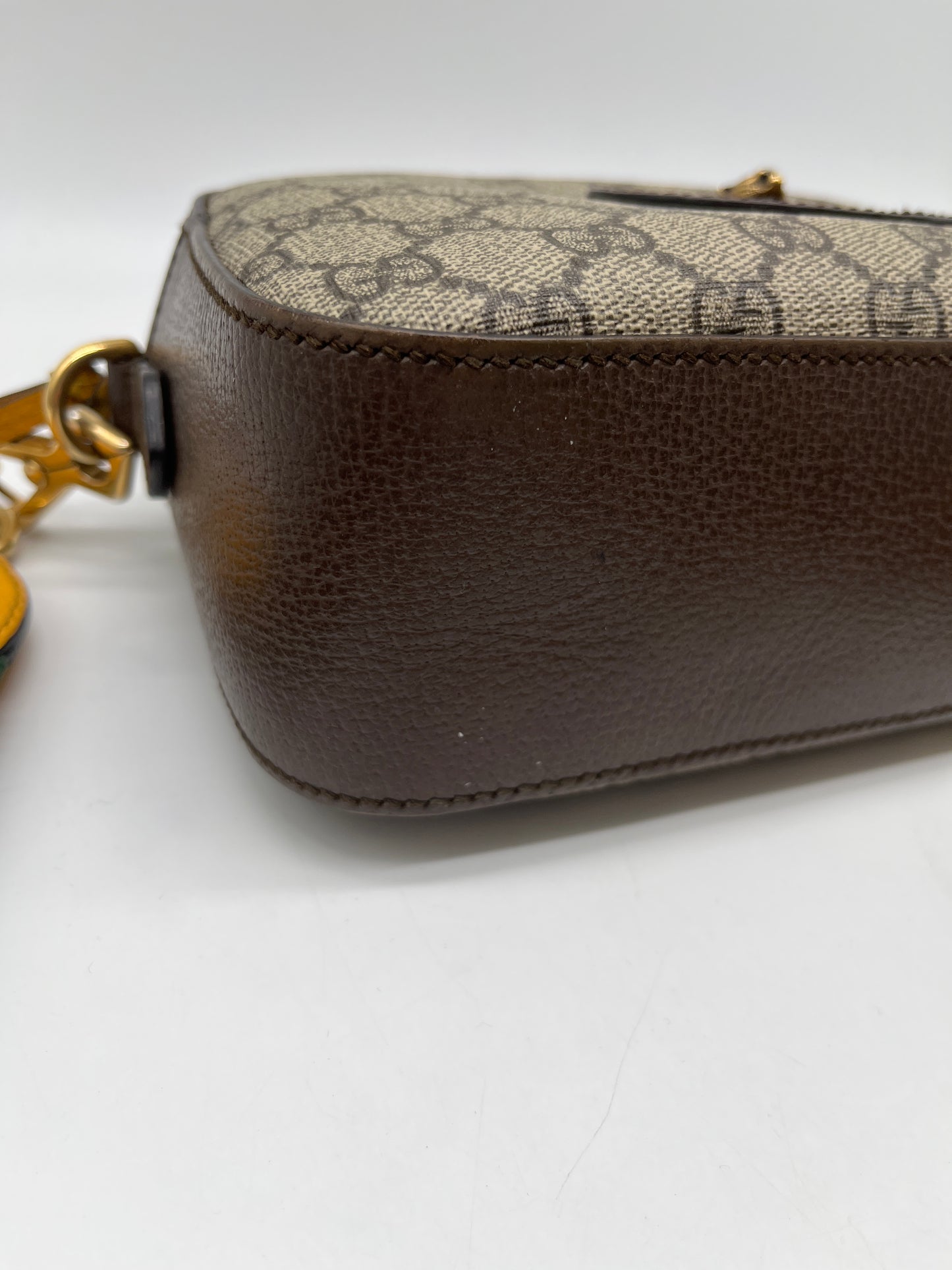 Crossbody Luxury Designer By Gucci, Size: Small