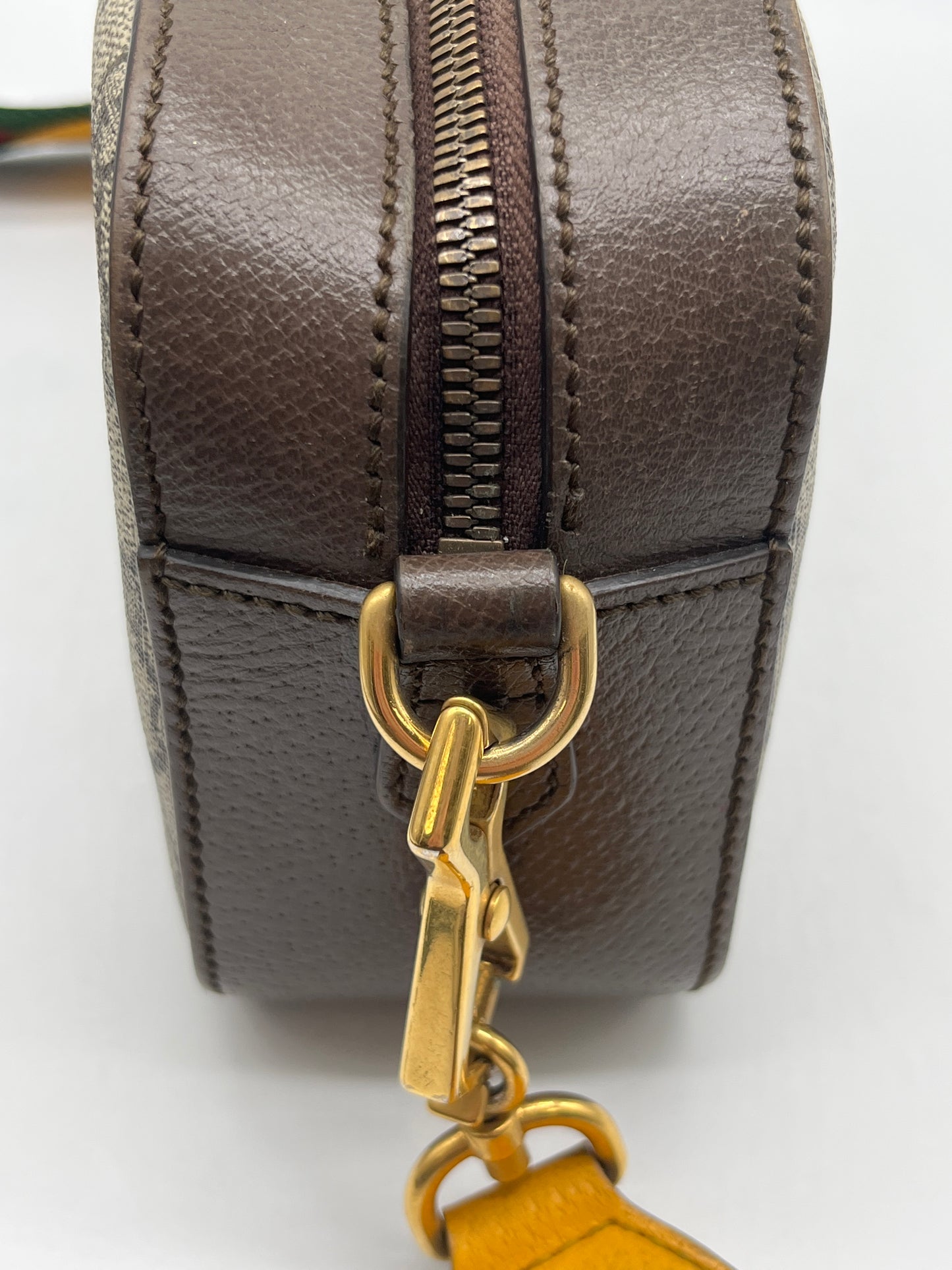 Crossbody Luxury Designer By Gucci, Size: Small