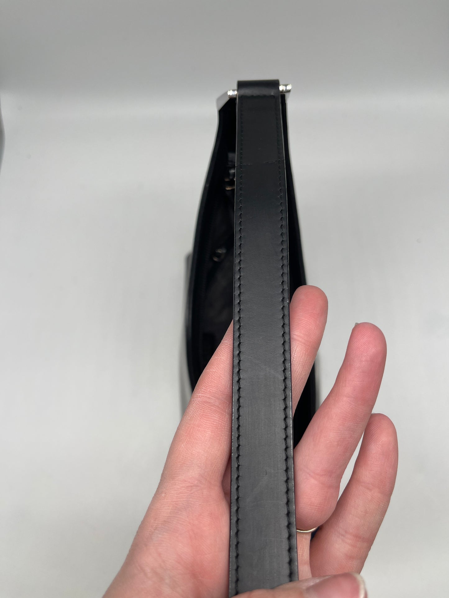 Handbag Luxury Designer By Gucci, Size: Medium