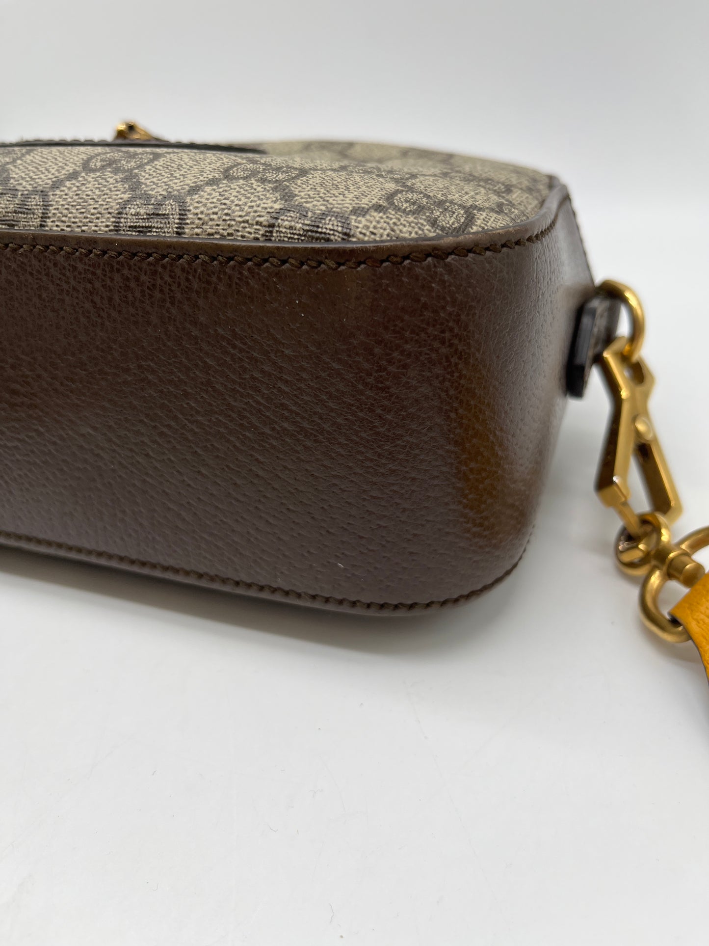 Crossbody Luxury Designer By Gucci, Size: Small