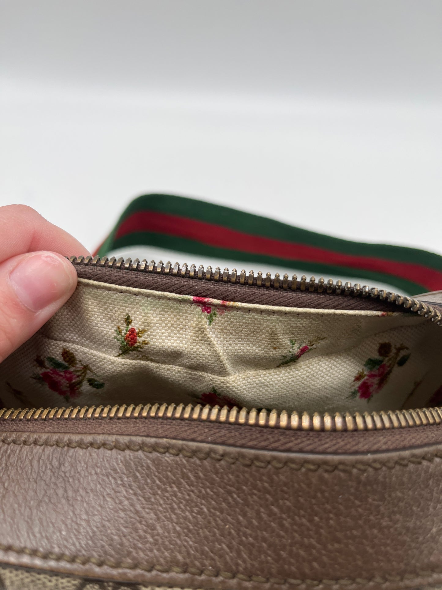 Crossbody Luxury Designer By Gucci, Size: Small