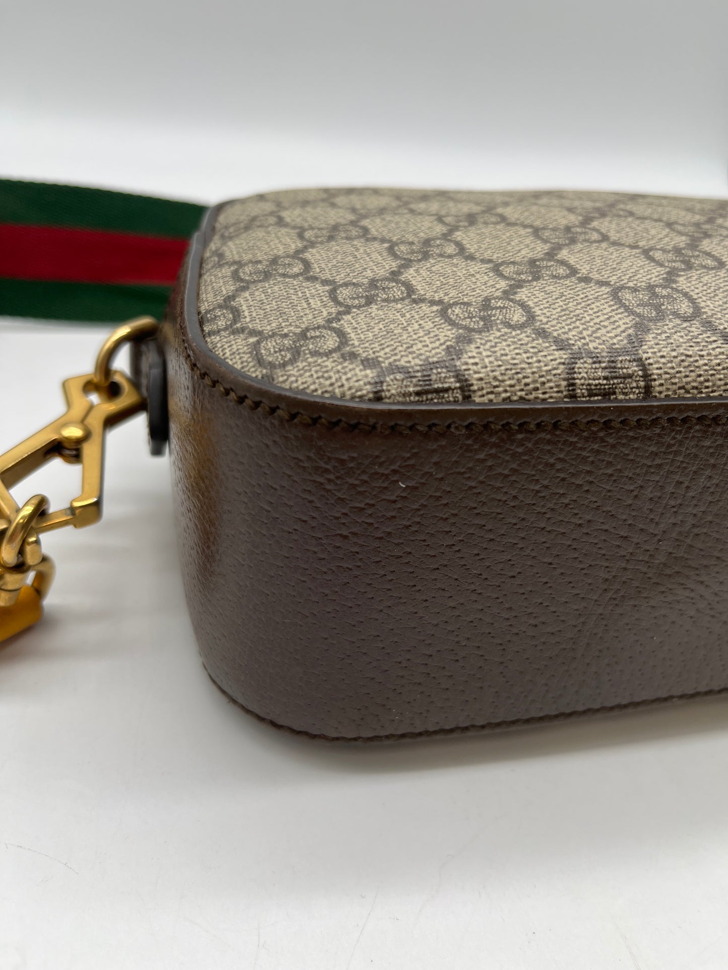 Crossbody Luxury Designer By Gucci, Size: Small