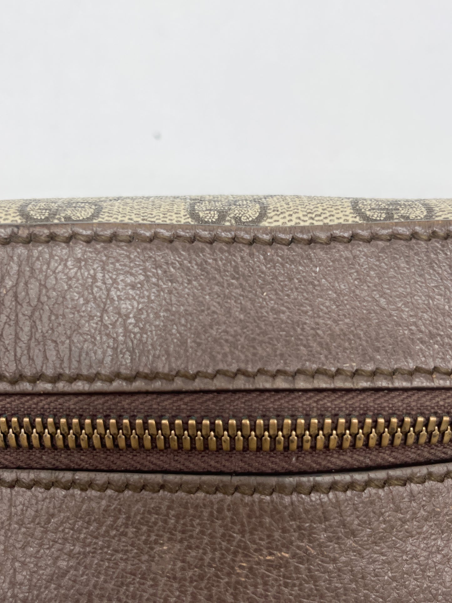 Crossbody Luxury Designer By Gucci, Size: Small