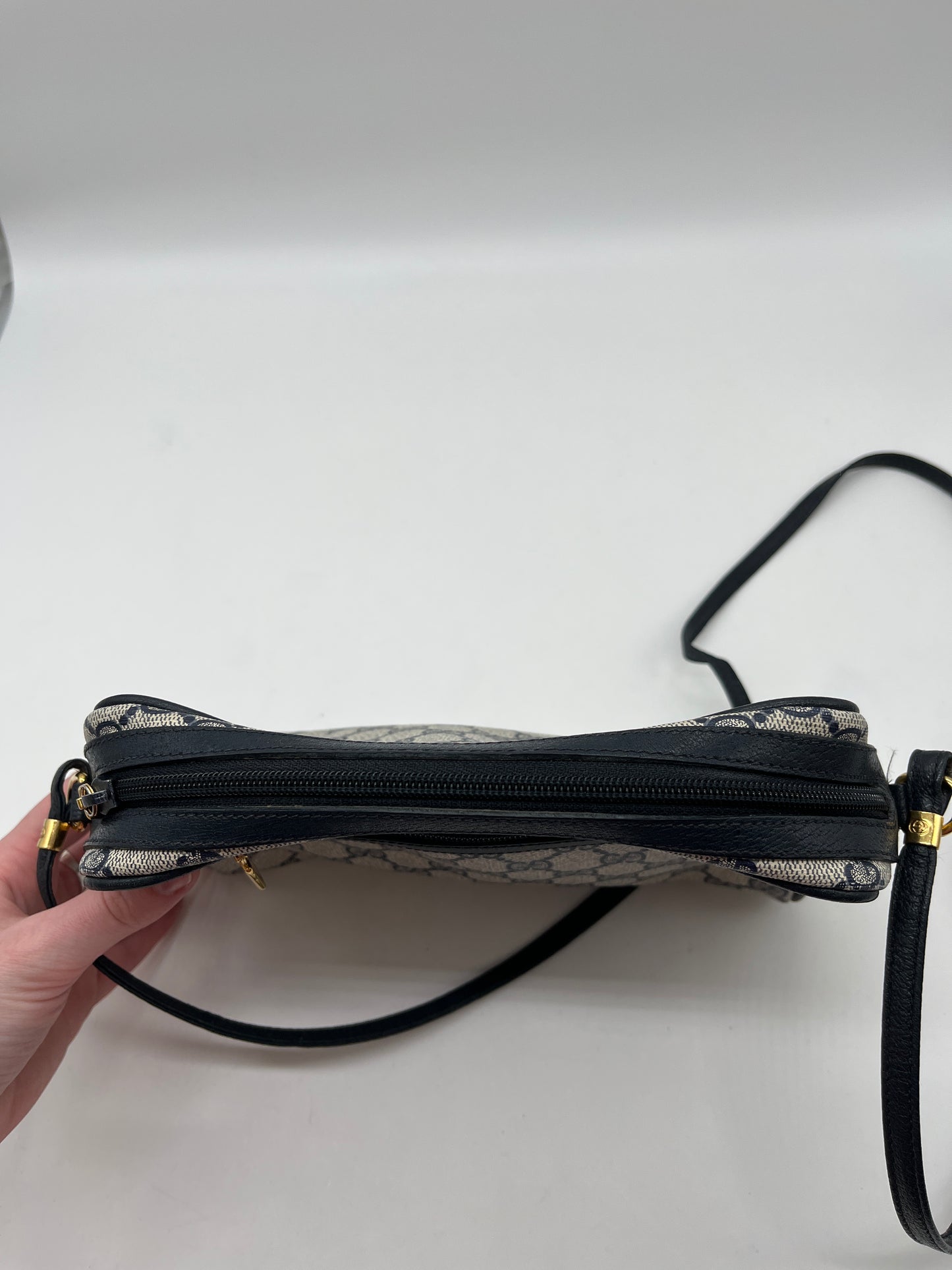 Handbag Luxury Designer By Gucci, Size: Small