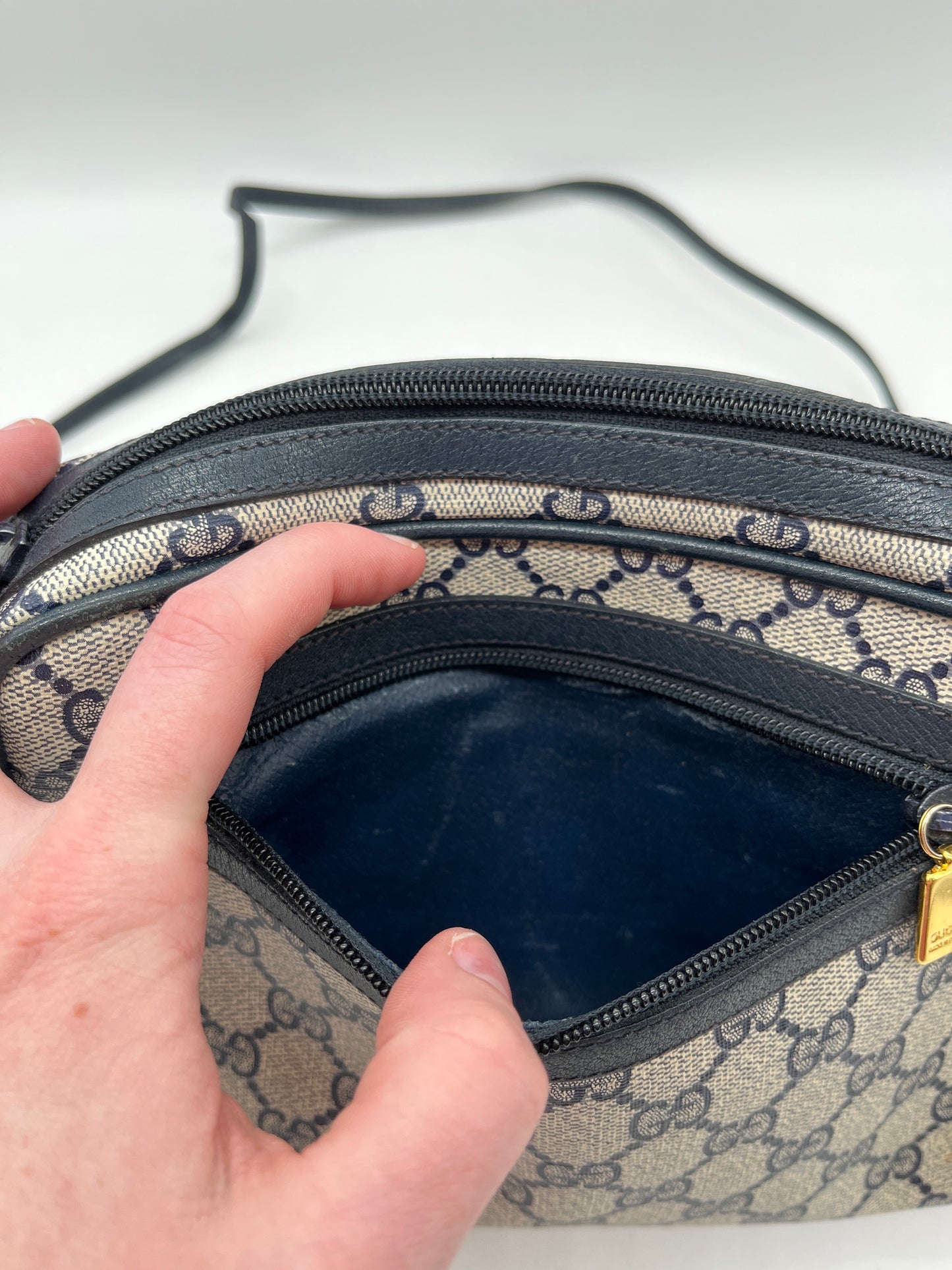Handbag Luxury Designer By Gucci, Size: Small