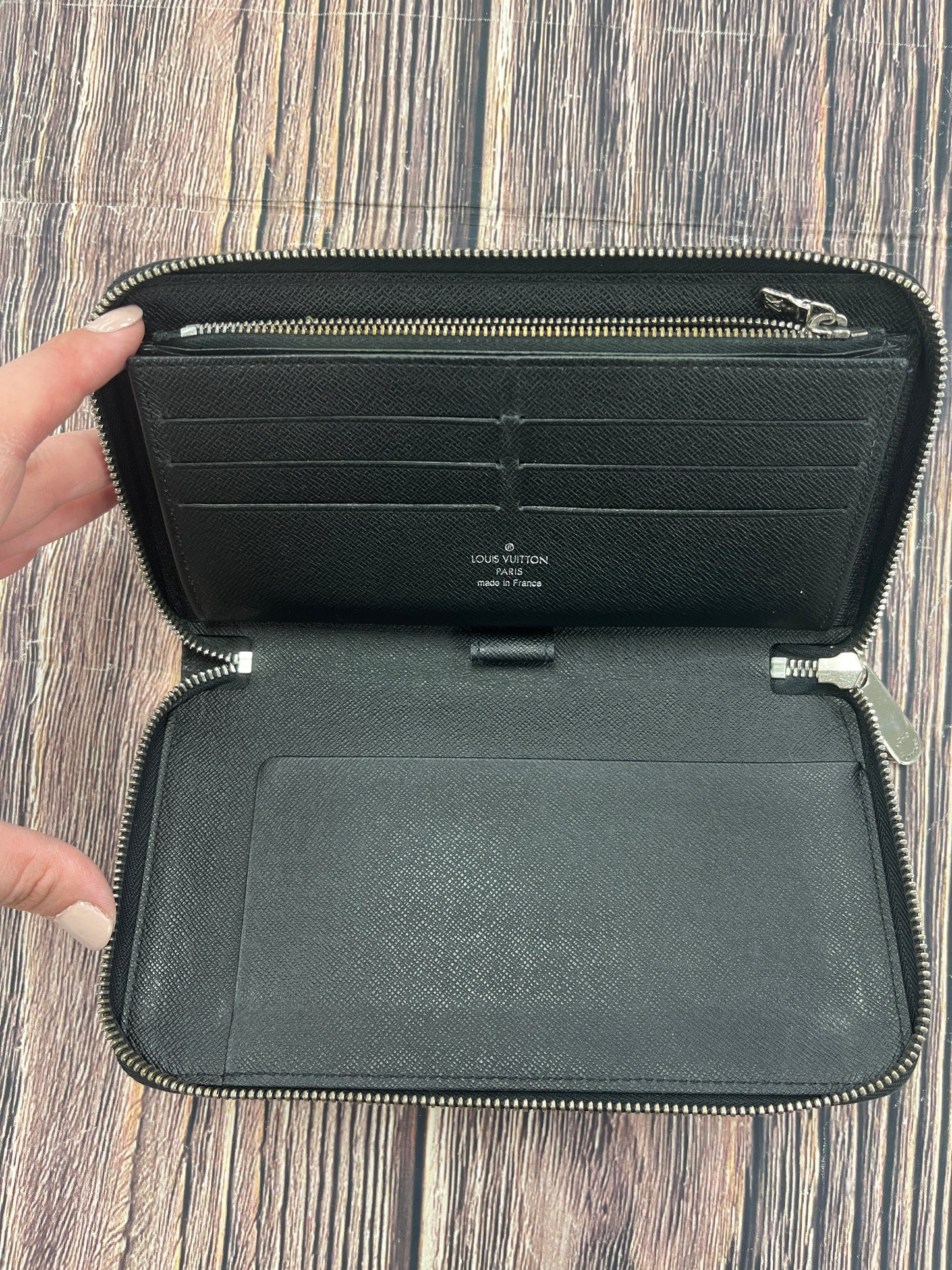 Wallet Luxury Designer By Louis Vuitton Size: Medium