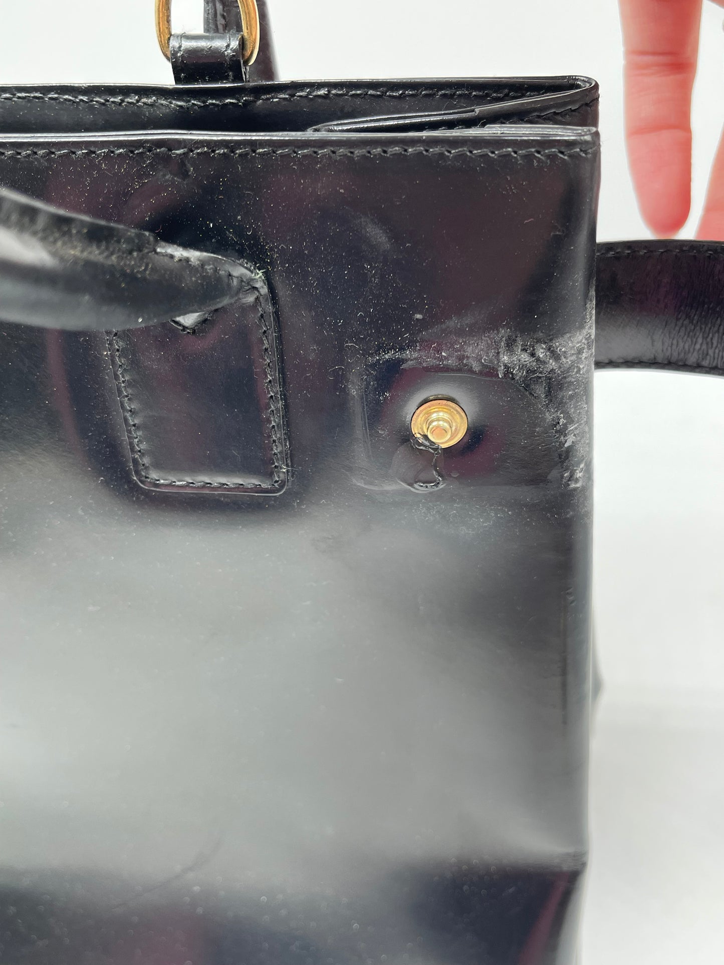 Handbag Luxury Designer By Gucci, Size: Medium