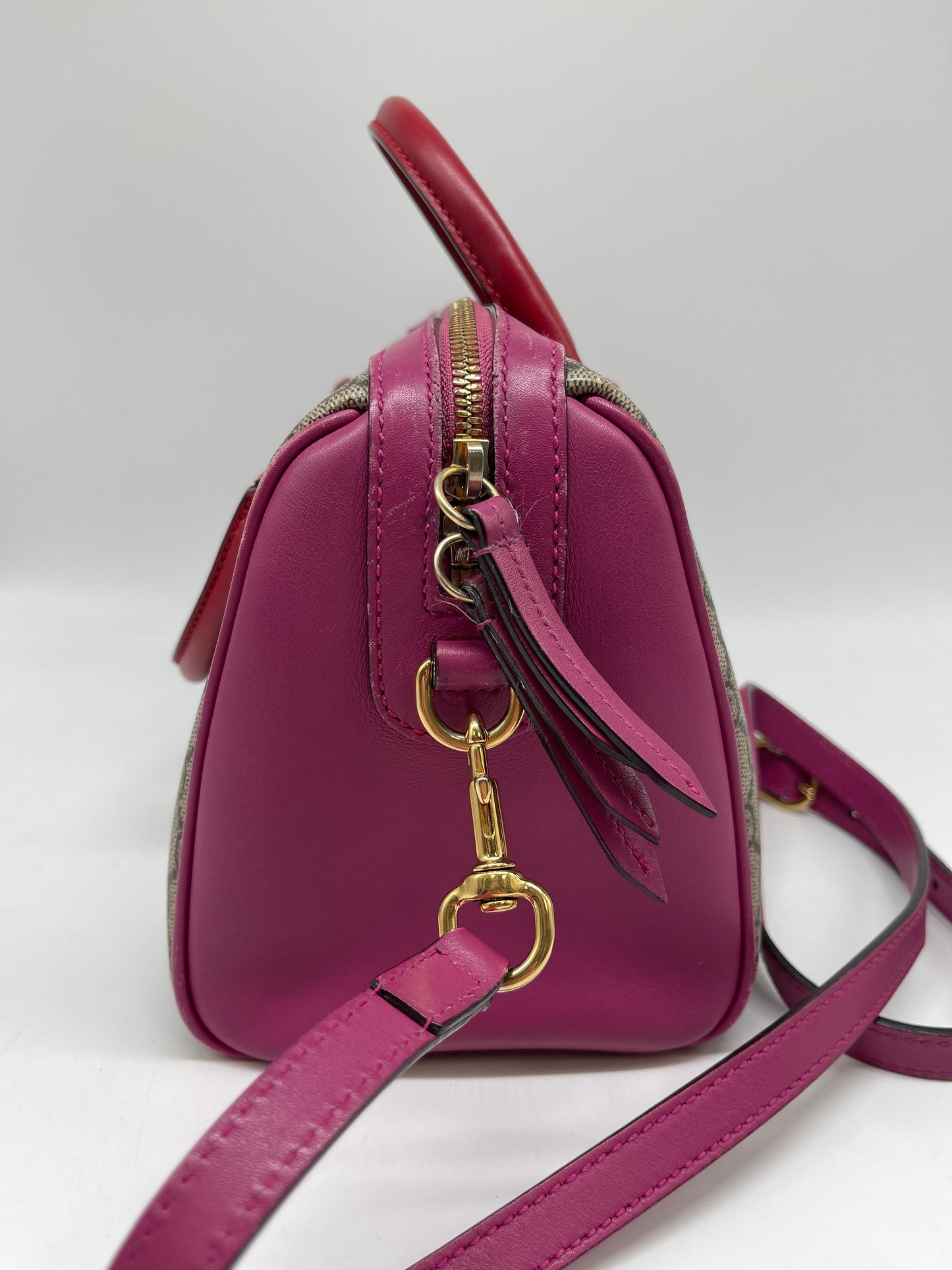 Handbag Luxury Designer By Gucci, Size: Medium