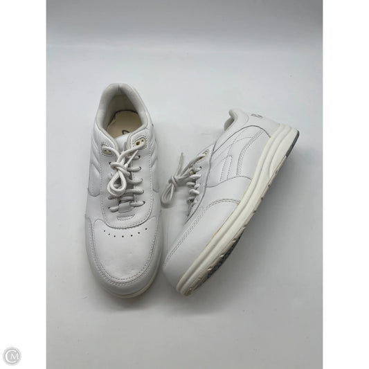 Shoes Athletic By Clothes Mentor In White, Size: 6