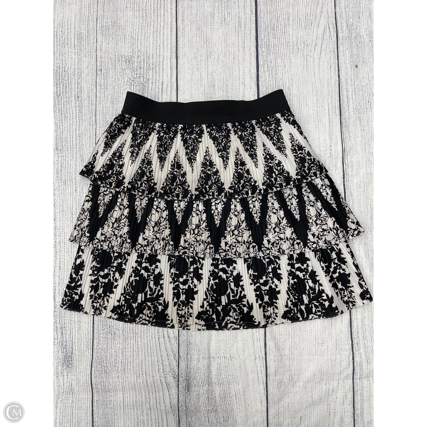 Skirt Mini & Short By White House Black Market In Black & White, Size: M
