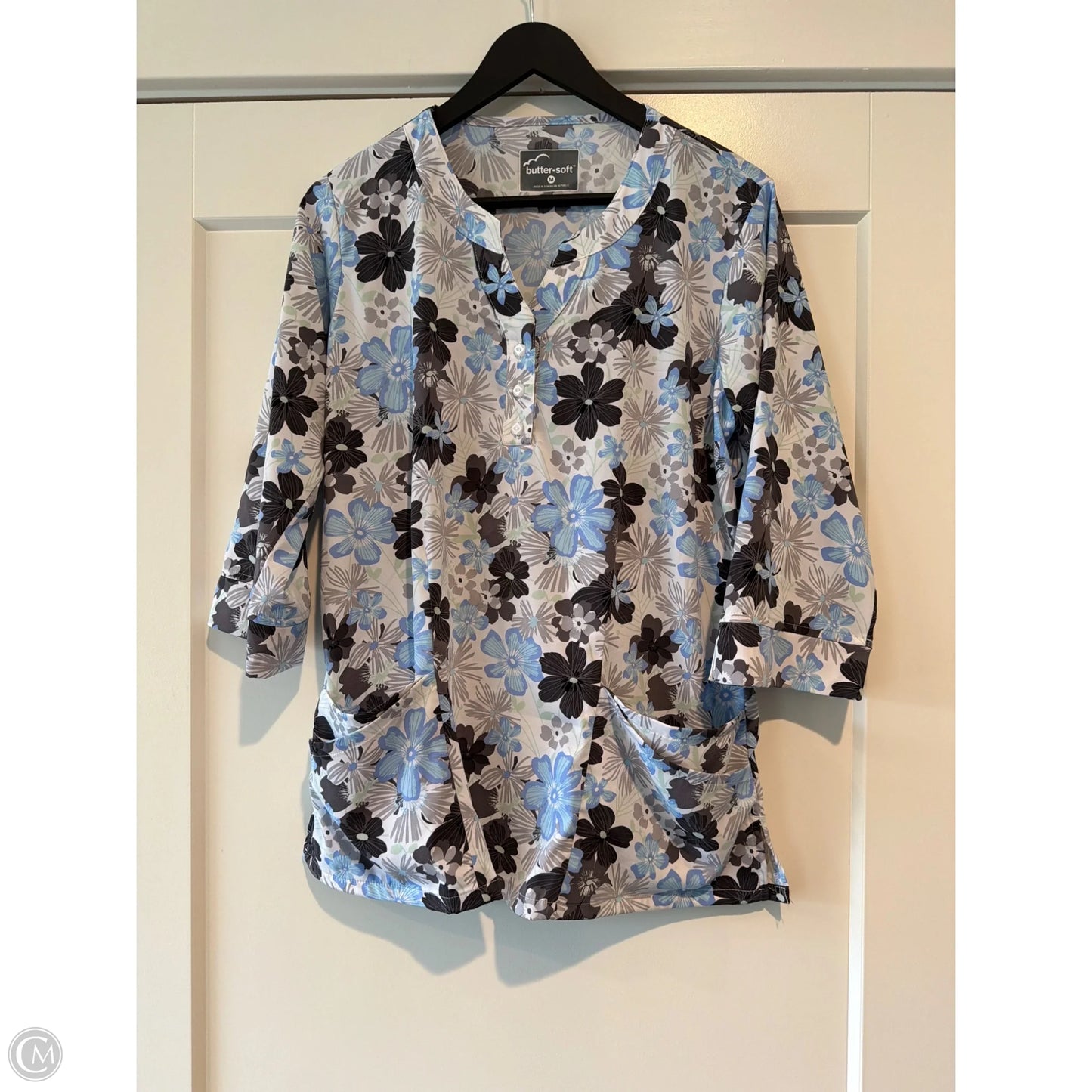 Top Short Sleeve By Clothes Mentor In Floral Print, Size: M