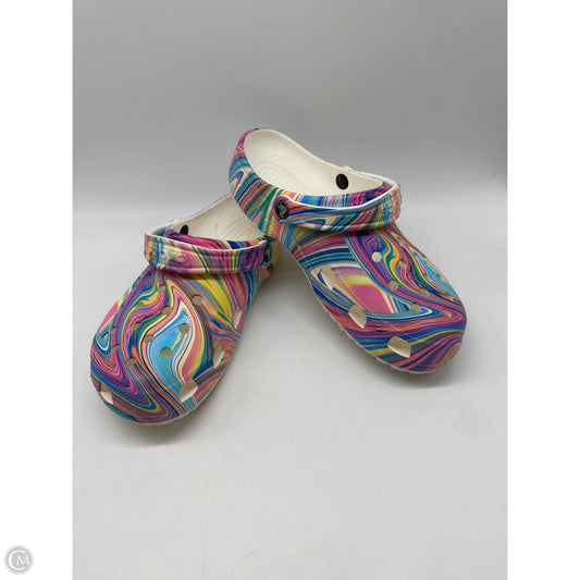 Shoes Athletic By Crocs In Multi-colored, Size: 11