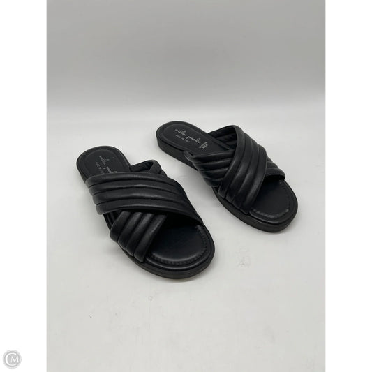 Sandals Flats By Clothes Mentor In Black, Size: 8