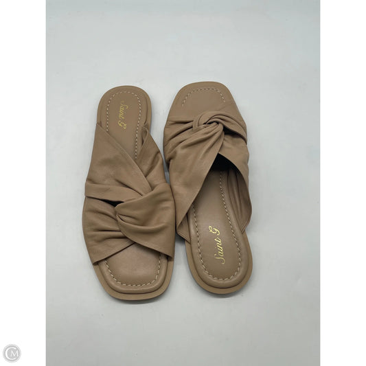 Sandals Flats By Clothes Mentor In Tan, Size: 9