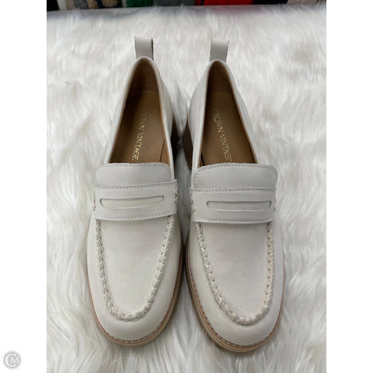Shoes Flats By Crown Vintage In Cream, Size: 10