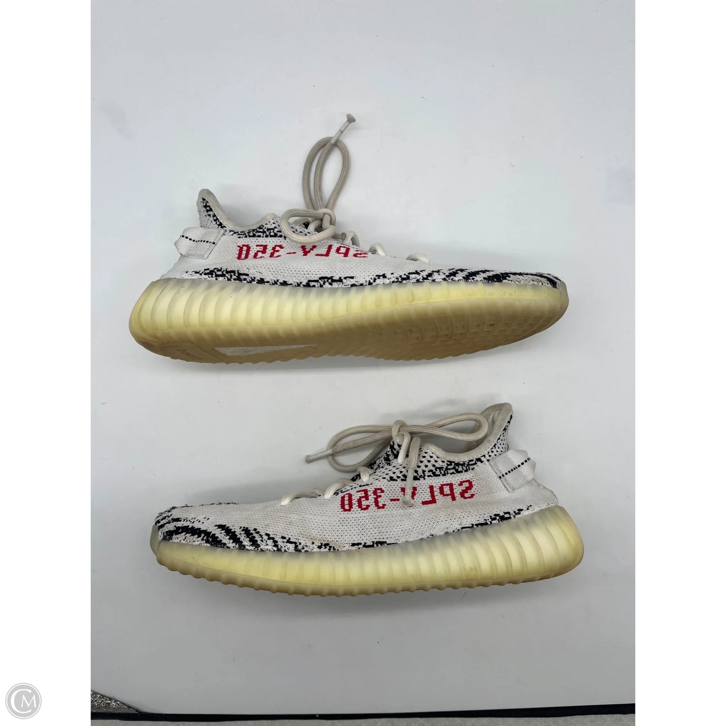 Shoes Luxury Designer By Yeezy In White, Size: 9
