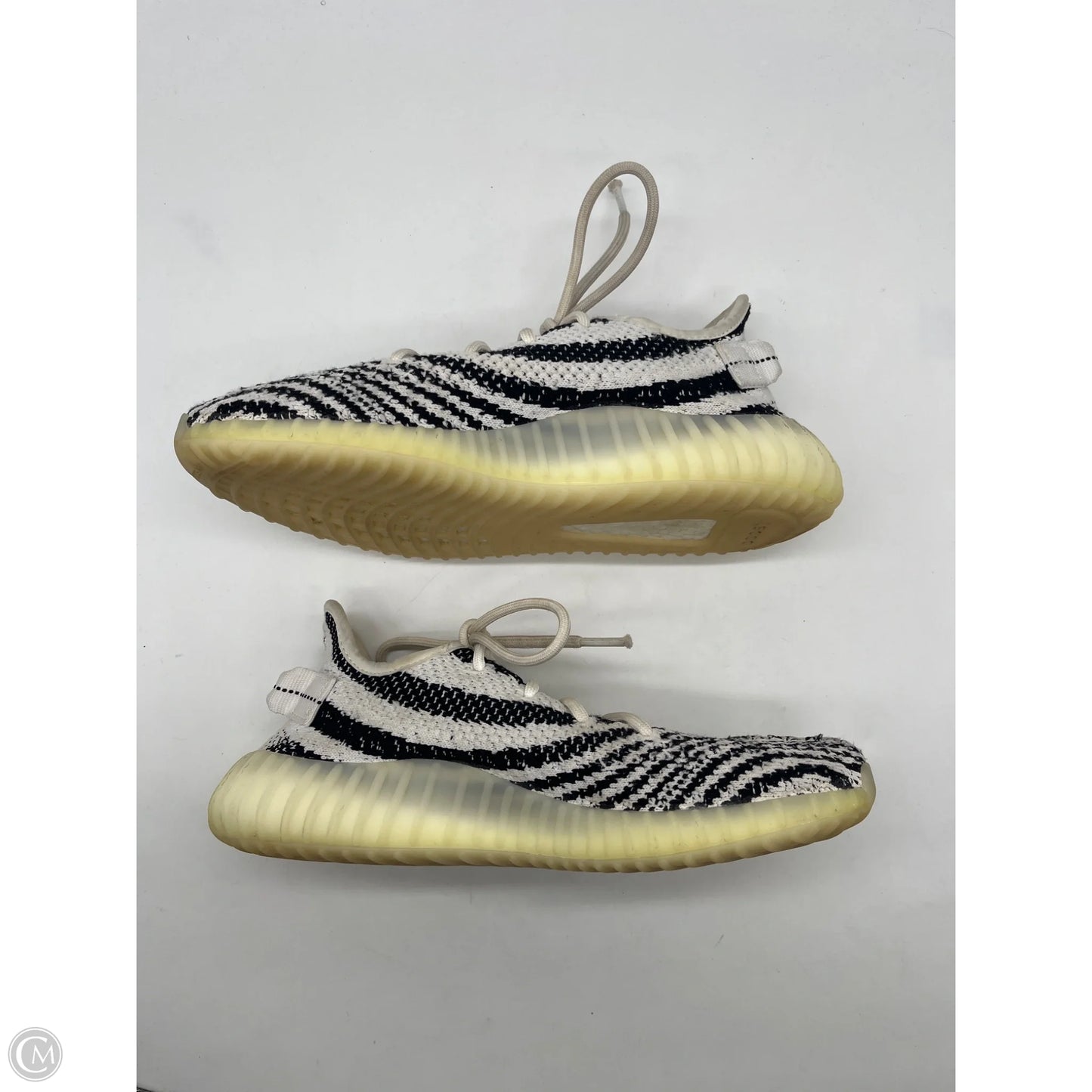 Shoes Luxury Designer By Yeezy In White, Size: 9