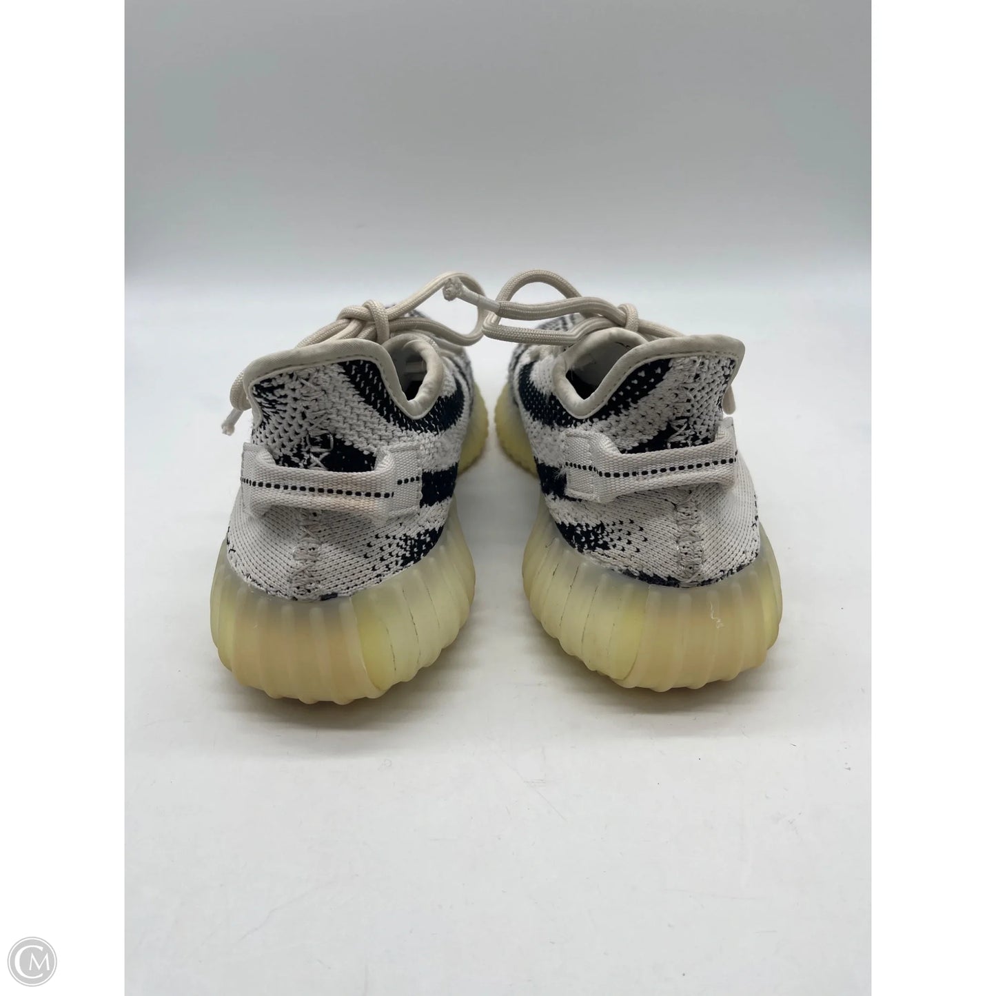 Shoes Luxury Designer By Yeezy In White, Size: 9