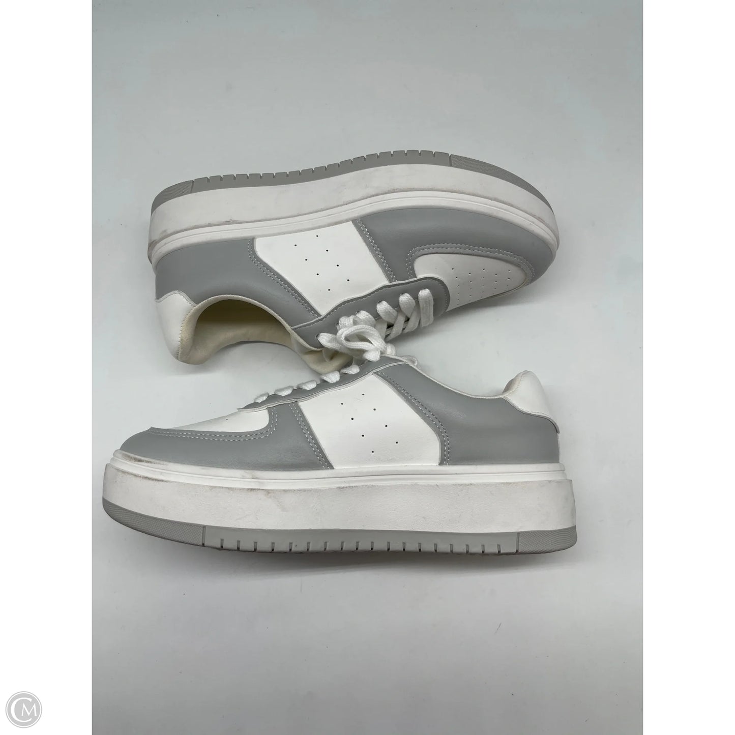 Shoes Sneakers By Madden Girl In White, Size: 8