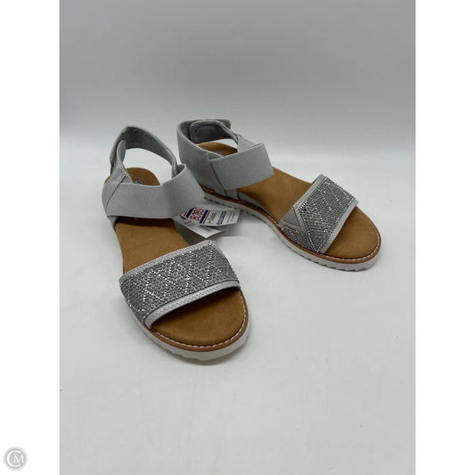 Sandals Flats By Bobs In Grey, Size: 7.5
