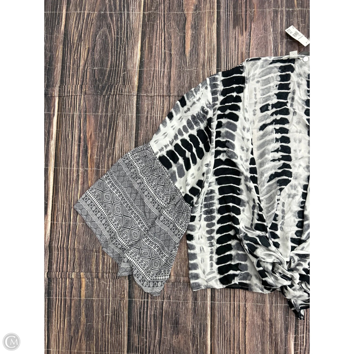 Top Long Sleeve By Cato In Black & White, Size: M