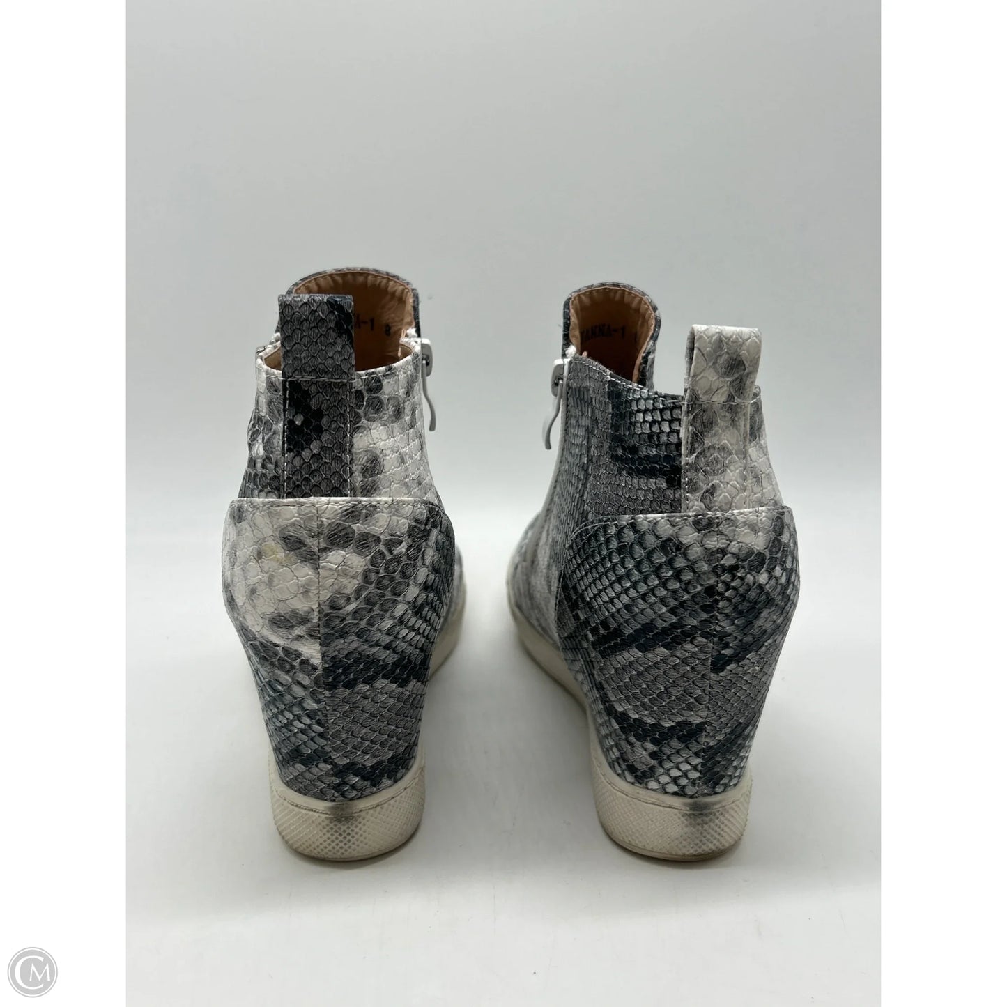Shoes Sneakers By Clothes Mentor In Snakeskin Print, Size: 8