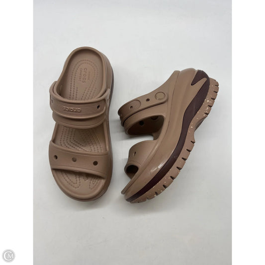 Sandals Heels Platform By Crocs In Brown, Size: 6