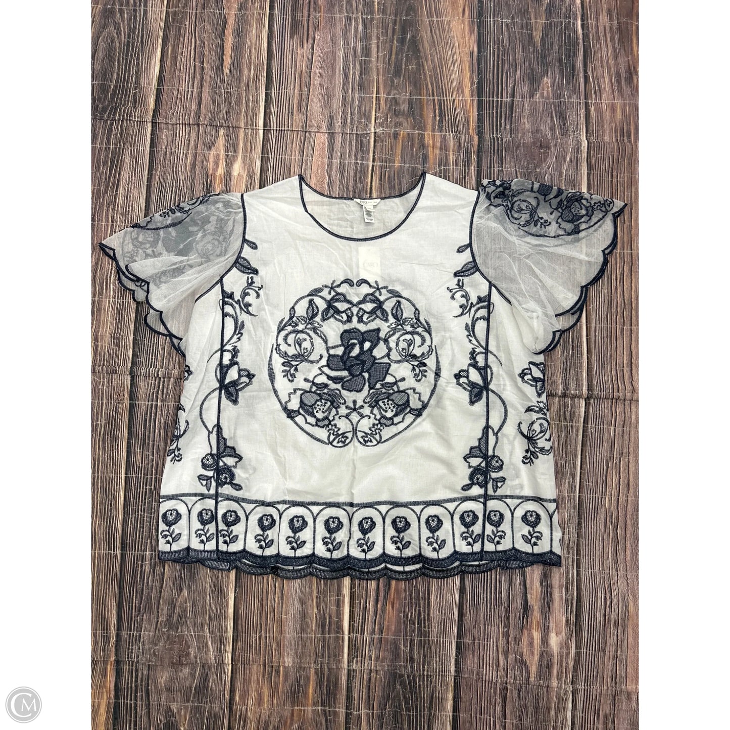 Top Short Sleeve By Cato In White, Size: 1x