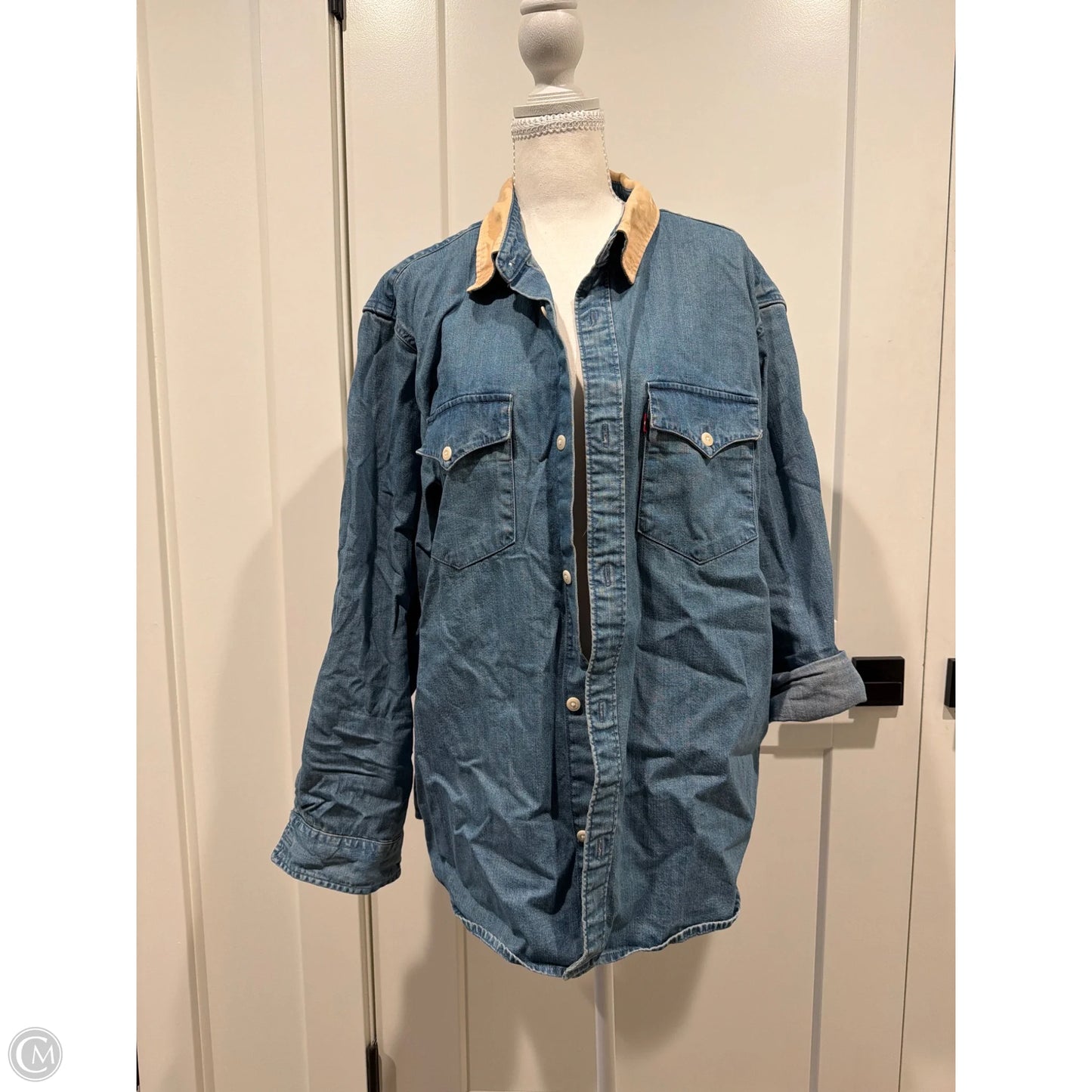 Top Long Sleeve By Levis In Blue Denim, Size: L