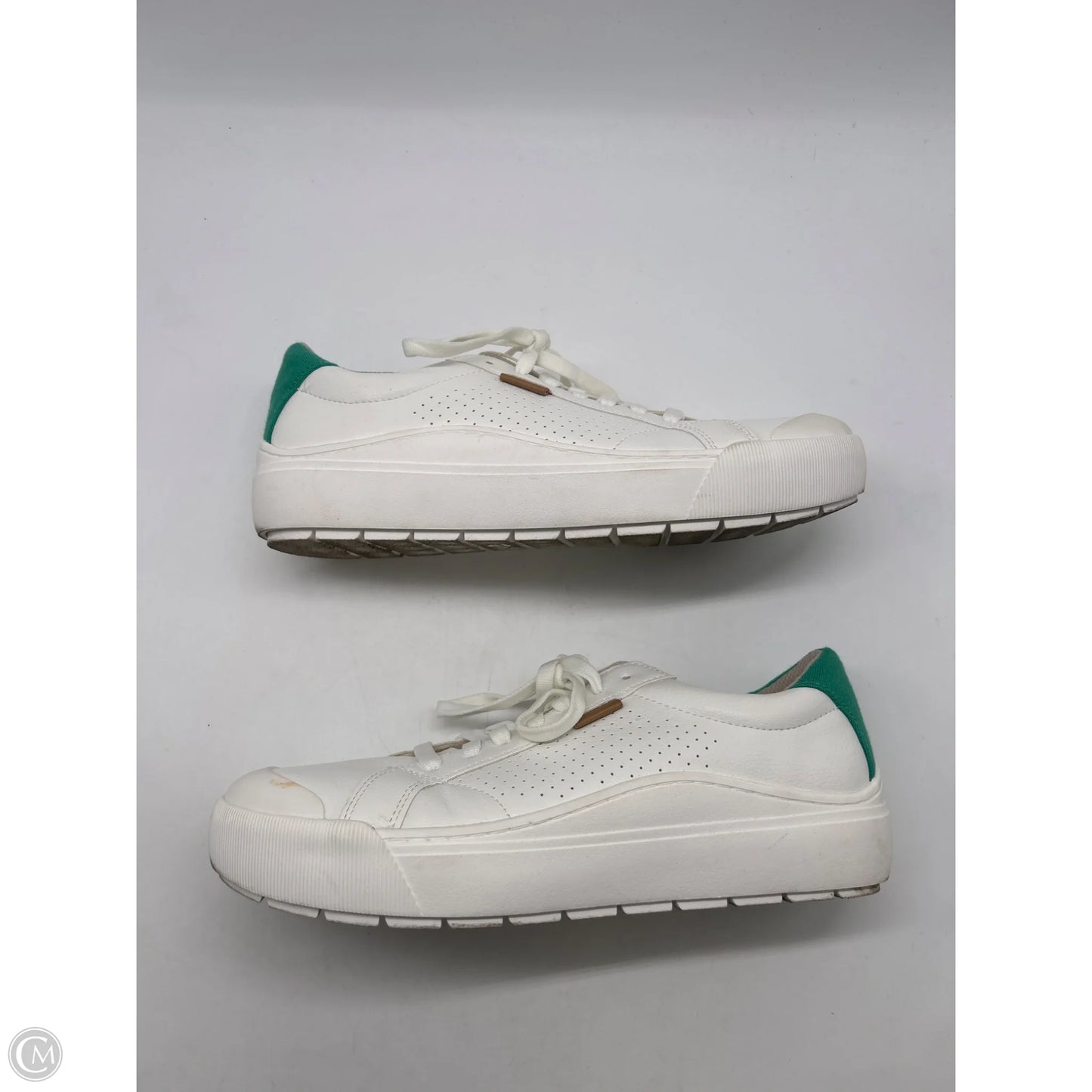 Shoes Sneakers By Dr Scholls In White, Size: 10