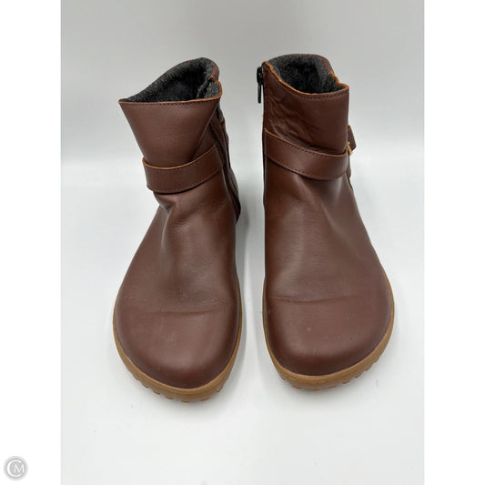 Boots Ankle Flats By Cmb In Brown, Size: 7