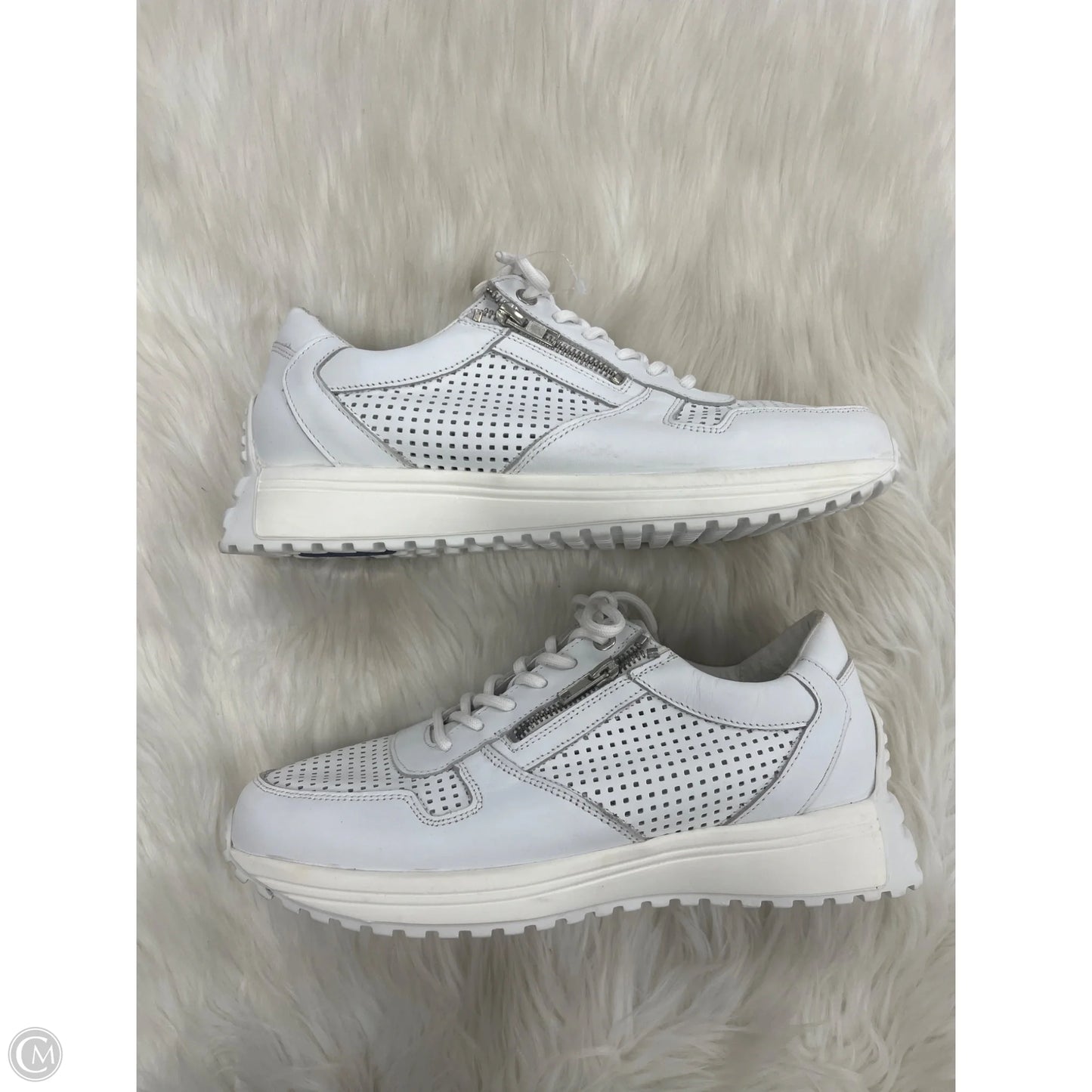 Shoes Athletic By Cmc In White, Size: 11