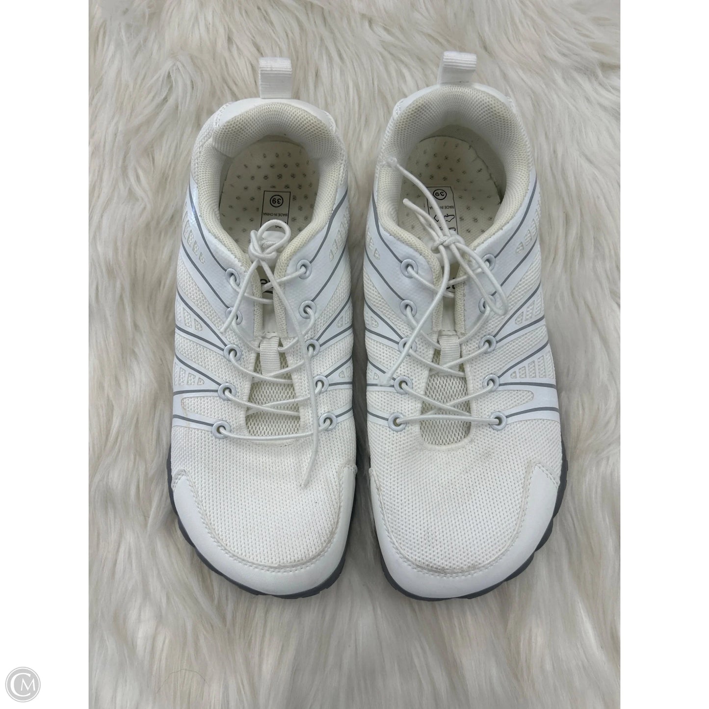 Shoes Sneakers By Clothes Mentor In White, Size: 9