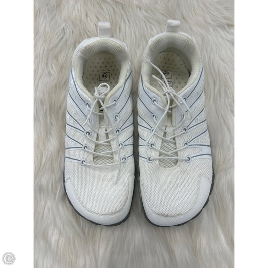 Shoes Sneakers By Clothes Mentor In White, Size: 9