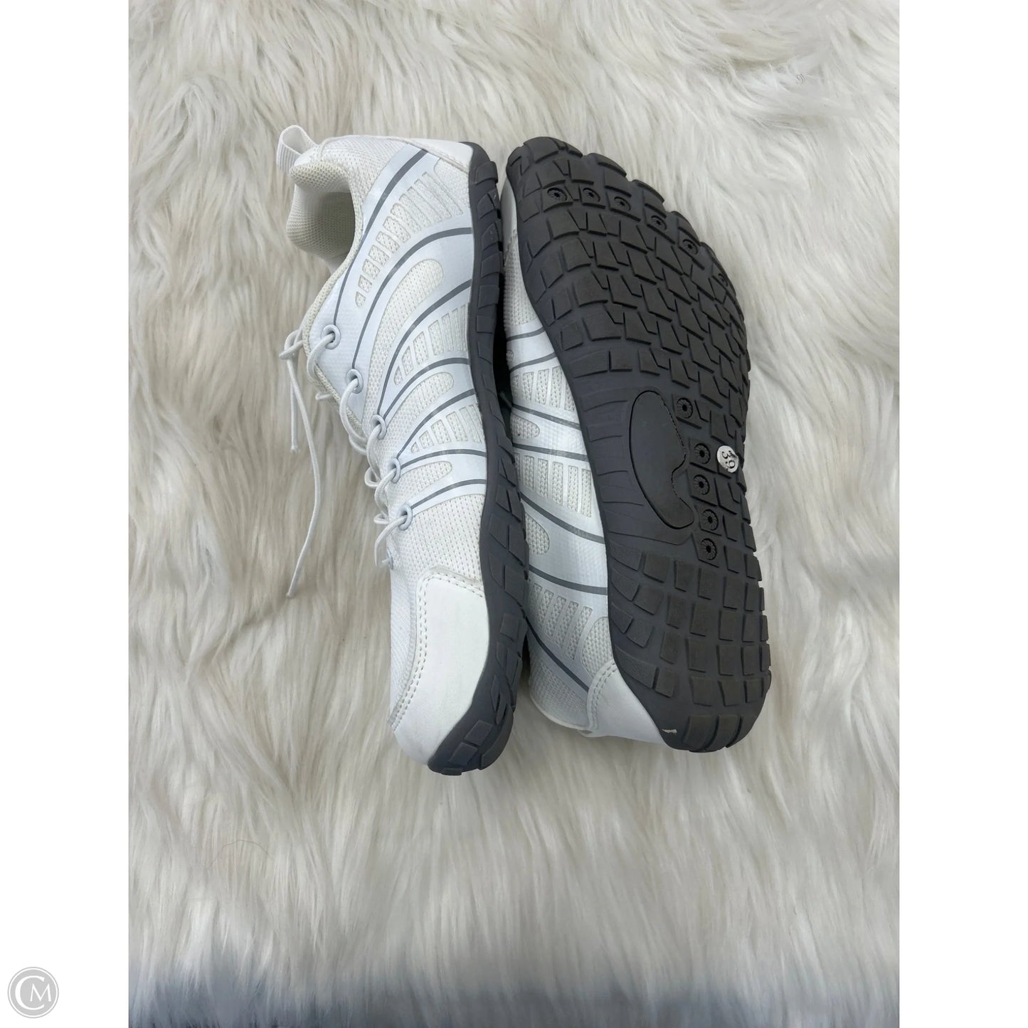 Shoes Sneakers By Clothes Mentor In White, Size: 9
