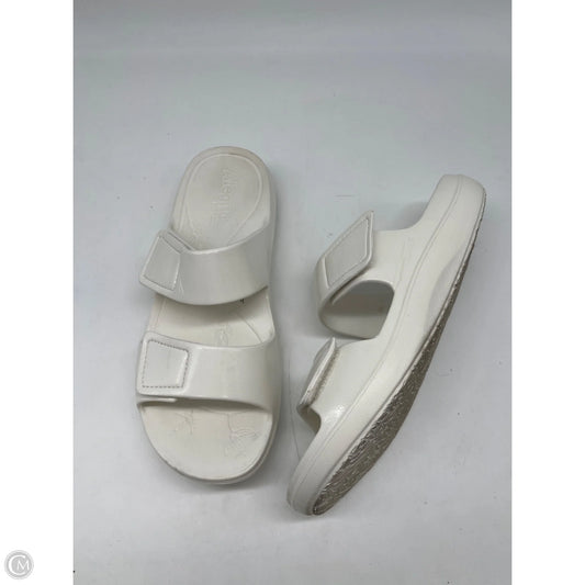 Sandals Flats By Alegria In White, Size: 9