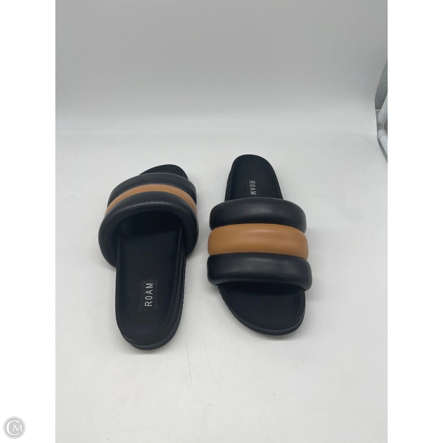 Sandals Flats By Clothes Mentor In Black & Brown, Size: 9