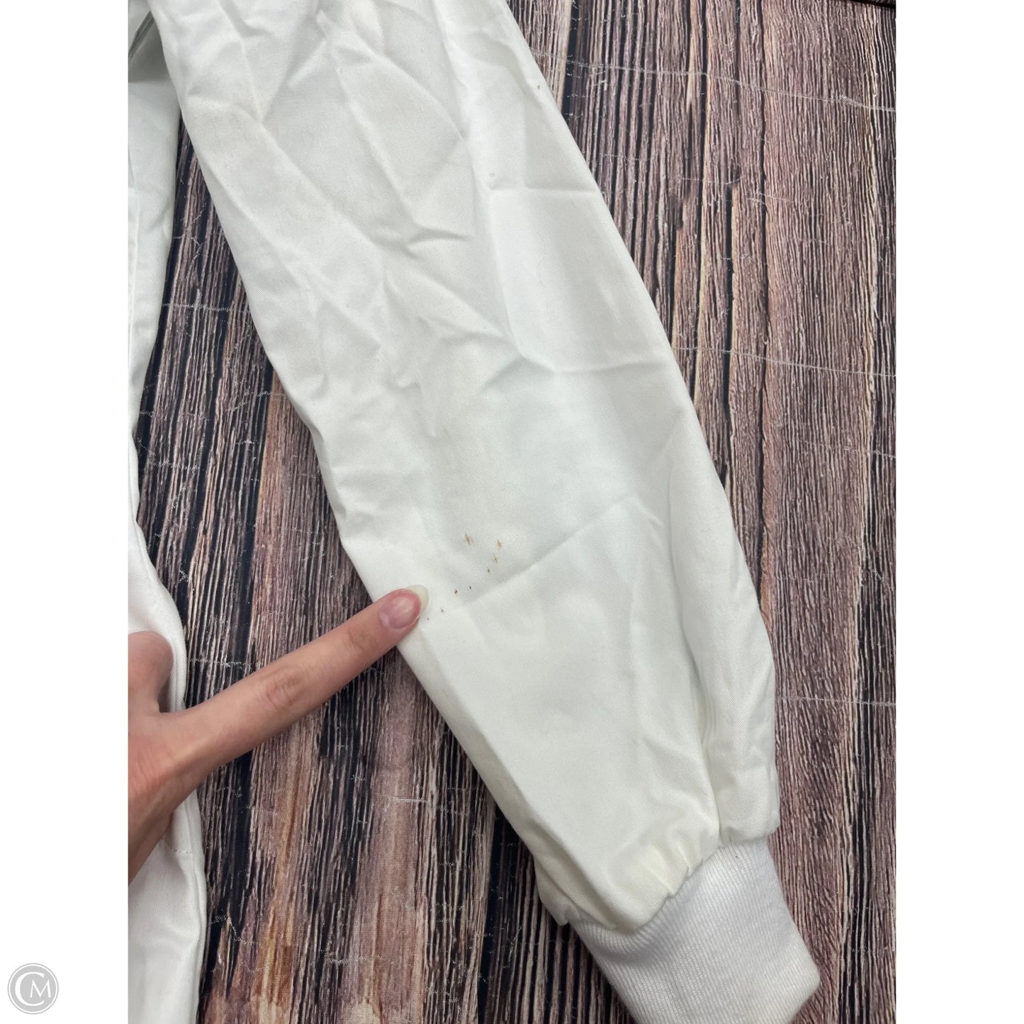 Top Long Sleeve By Clothes Mentor In White, Size: M